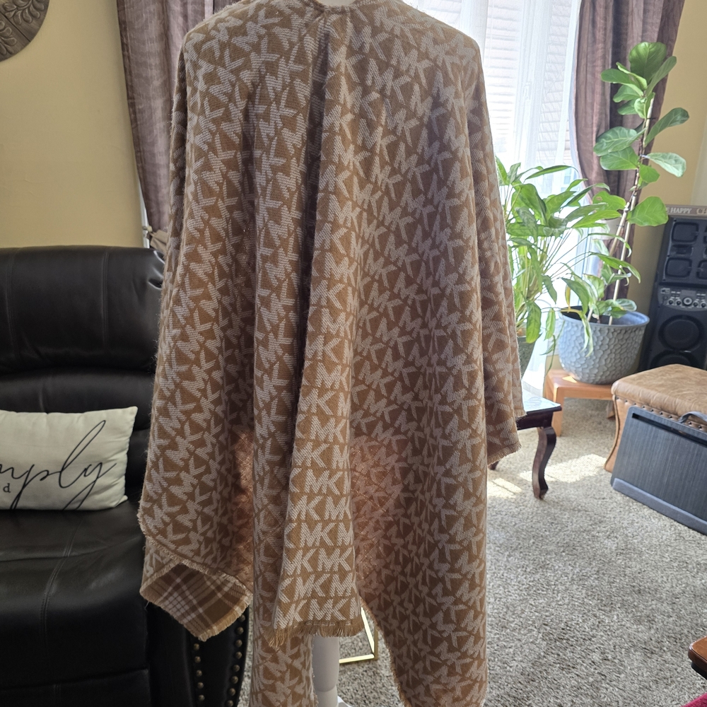 Michael Kors Tan and Cream Wrap - Picture 4 of 4